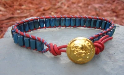 Pulsera Militar Cuero Rojo Azul Magnética USMC Era Vietnam Botón Foto 1 de 4