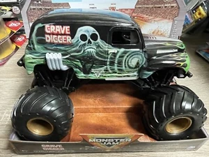 Spin Master 2023 Monster Jam Serie 18 Old School Original Grabgräber 1:24 - Bild 1 von 3