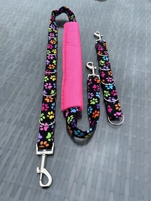 Juego de 2 piezas de sujeción de aseo para perros / correa para el vientre y extensor / estampado de pata de neón - Imagen 1 de 2