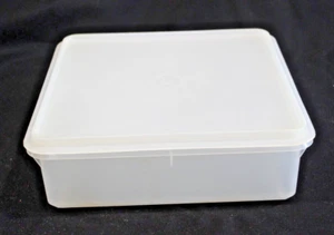 Tupperware 9" Square Snack N Stor Storage Container #514 with Lid #515 - Sheer - Picture 1 of 4