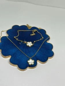 18K Gold Plated Flower Jewelry Set - Necklace and Bracelet, Stainless Steel - Picture 1 of 1
