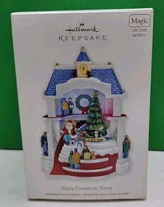 2011 Hallmark Magic Ornament - Santa Comes To Town - Lights, Sound & Motion. - Picture 1 of 2