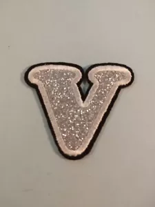 Letter V Iron On applique 250322 - Picture 1 of 1