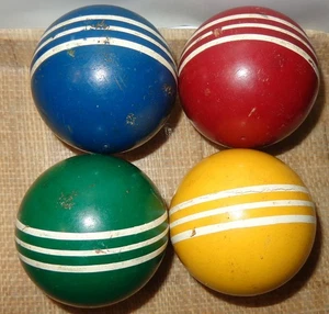 4er SET ALTE HOLZ KROCKET SPIELBÄLLE GELB GRÜN ROT BLAU 3 WEISSE STREIFEN - Bild 1 von 5