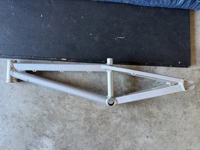 Cuadro BMX Ssquared CEO - 20” Pro XXL 21,5” TT - Tubo de cabeza cónico - Disco - Plateado Foto 1 de 4