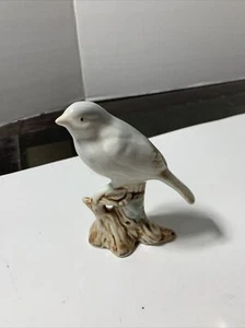 CERAMIC BIRD ON A STUMP / FIGURINE 4" 1/2 in TALL - Picture 1 of 7