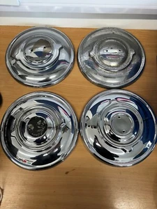 Set of 4 Chrome Daimler 2.5L Wheel Hub Caps - Picture 1 of 5