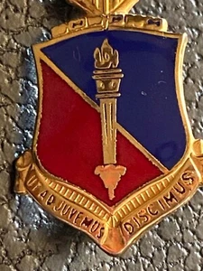 Vintage Insignia Pin US ARMY Adjutant General School UT ADJUVEMUS DISCIMUS - Picture 1 of 6