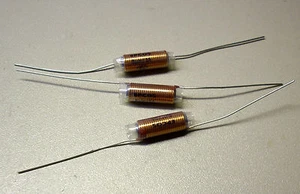 3 Stück UKW-Drosseln EPCOS B82111BC13 / 8 µH 3 A 0.025 Ohm (M3382) - Picture 1 of 1