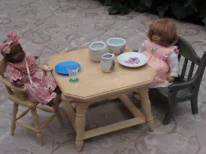 Puppenhaus - Tisch Stuhl Bank Baby - groß 1 : 5 Bodo Hennig ROMANTIC Rarität - Bild 1 von 9