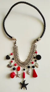 Bijoux, collana materiali misti con charm in pietra lavica e corallo bambù rosso - Foto 1 di 2