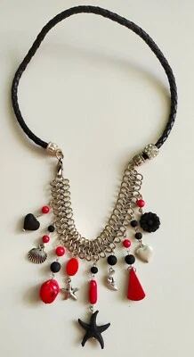 Bijoux, collana materiali misti con charm in pietra lavica e corallo bambù rosso - Immagine 1 di 2
