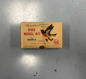 RAR Vintage Rotkehlchen Miniatur Vogel Modell Spielzeug Kit KOSTENLOSER VERSAND - Bild 1 von 3