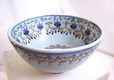 Small Vintage Carvalhinho Porto MCM Hand Painted Portugal Bowl 4 1/2" Diameter - Image 1 of 4