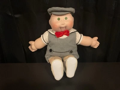 Cabbagepatch Kids Porcelana 1985 Vintage Muñeca Calva Ojos Verdes Ropa Original Foto 1 de 4
