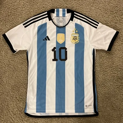 Camiseta de fútbol Adidas Argentina 2022 ganadores 3 estrellas Lionel Messi IB3597 talla M Foto 1 de 4