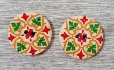 boho wood flowers sewing buttons 2 holes 1 inch (set #1102) green red 2pc new - Image 1 of 2