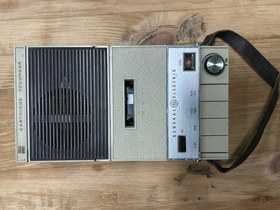 Vintage GE Solid State Cartridge Recorder Japan 704 /cord model M8310 - Image 1 of 4