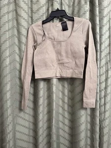H&M crop top crop tee long sleeve size M Tags: Nike, lululemon, gymshark, - Picture 1 of 6