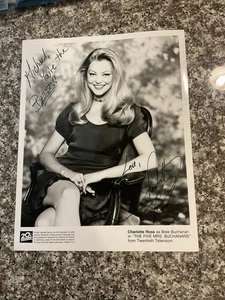 Charlotte Ross / signiertes 8x10 Foto The 5 Mrs. Buchanans No Coa. - Bild 1 von 8