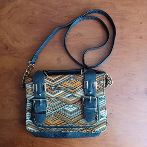 River Island Shoulder Bag - Unusual Woven Finish & Golden Chain/leather Fittings - Picture 1 of 8