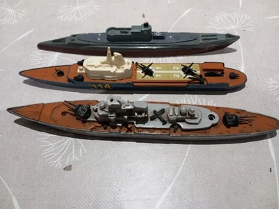 Matchbox Sea Kings Bundle - K303 Battleship+ K307 Helicopter Carrier + sub - Image 1 of 4