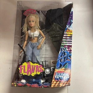 Muñeca de moda Flavas HAPPY D rubia blanca top 2003 Mattel Urban Bling CAJA DAÑADA - Imagen 1 de 2