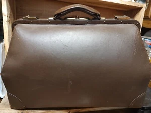 Genuine Cowhide Doctors Medical Bag 13 X 19 X 10 Brown - Picture 1 of 17