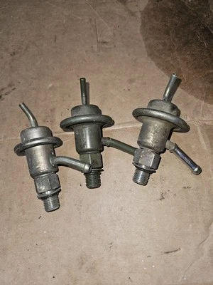 OEM TOYOTA 22RE REGULADOR DE PRESIÓN DE COMBUSTIBLE DENSO 23280-35030 85-95 CAMIÓN 4 corredores OE Foto 1 de 3