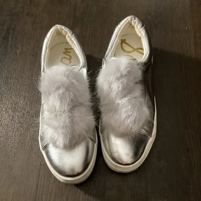 Женские шлепанцы Sam Edelman Leya Pom Pom серебристые размер 6,5 - Изображение 1 из 4