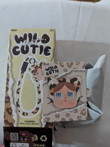 Authentisches Pop Mart Crybaby Wild but Cutie Serie Handy Schlüsselband Vintage Cutie - Bild 1 von 2