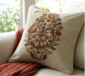 Pottery Barn Crewel Embroidery Floral Pillow Cover 20 X 20 - Picture 1 of 7