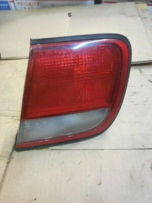 1995 - 1998 年马自达 Millenia 原始设备制造商右乘客内尾灯 226-61693 — 第 1/2 张图片