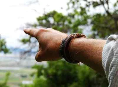 Pulsera de piedra de cuero para hombre | The Laramie | Ojo de tigre, brazalete de ley de ónix negro Foto 1 de 4