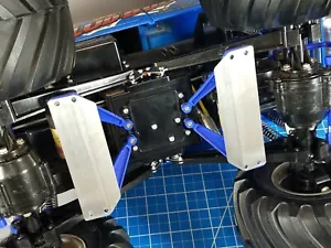 Coppia Piastre Stabilizzatrici Sotto Assale Alluminio Tamiya 1/10 Bullhead Clodbuster - Foto 1 di 8