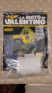 La moto di Valentino Rossi YZR M1 1:4 22° uscita DeAgostini - Foto 1 di 1