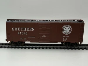 HO Accurail Southern 40’ Boxcar 27326 – KD Couplers Steel Wheels RTR - Picture 1 of 4