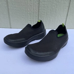 OOFOS OOmg EeZee Low Sneaker Womens 8.5 Black LOGO Comfy Walking Running Sport - Picture 1 of 11
