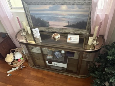  Mesa de exhibición vintage de vidrio espejado y latón  Foto 1 de 4