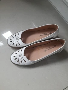 Cushion Walk White Leather Comfort Low Wedge Slip On Shoes Size 4 - Picture 1 of 8