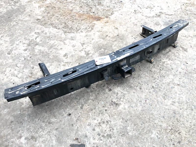 GMC YUKON XL 2015-2020 parachoques trasero barra de refuerzo enganche receptor OEM. Foto 1 de 4