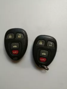 2 OEM CHEVY KEYLESS REMOTE ENTRY KEY FOB ALARM GM/L 15252034 - Picture 1 of 5