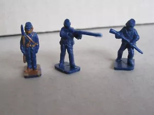 B748 Vintage Bündel 3 Soldaten Wetzstab Figürchen Spielzeug Plastik Blau Ho 2 CM - Bild 1 von 6