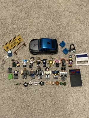 Lote de figuras de acción de juguetes R0BL0X con accesorios SIN CÓDIGOS Foto 1 de 4