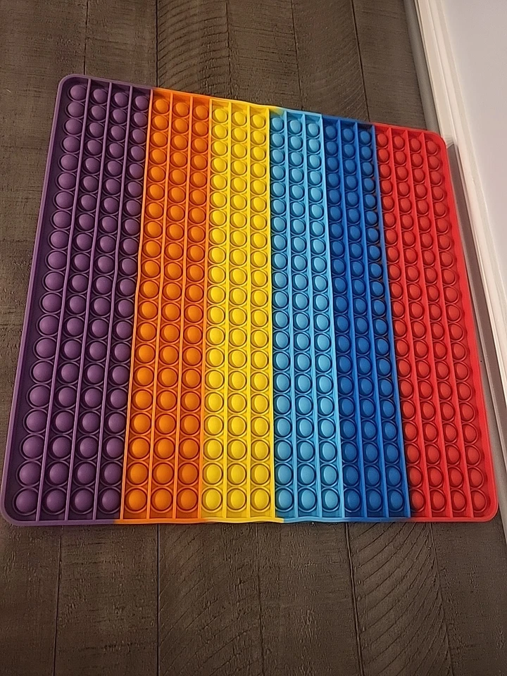 Rainbow Pop-It 15x15 X-Large rojo, azul, amarillo, naranja, púrpura usado en excelente estado Foto 1 de 3