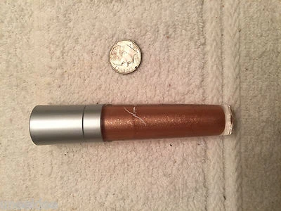  Блеск для губ SUE DEVITT 0,15 унции полноразмерный бермудский треугольник 4,5 г НОВЫЙ - Изображение 1 из 3