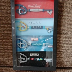 Disney Store Studio Starter Key Collection Set Animación Pixar Marvel Star Wars - Imagen 1 de 2