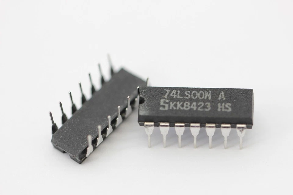 74LS00N SIGNICS INTEGRATED CIRCUIT NOS( New Old Stock ) 1PC. C51U587F070114 - Image 1 of 1