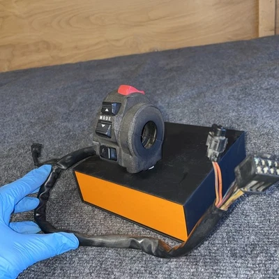 Interruptor de parada de arranque de manillar derecho Suzuki GSXR600 2008-2010 Foto 1 de 4