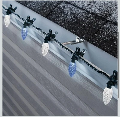 Conjunto de luzes LED NOMA - C9 - Branco puro e azul 25 ct. - 16,8 pés St St Strand - Imagem 1 de 4